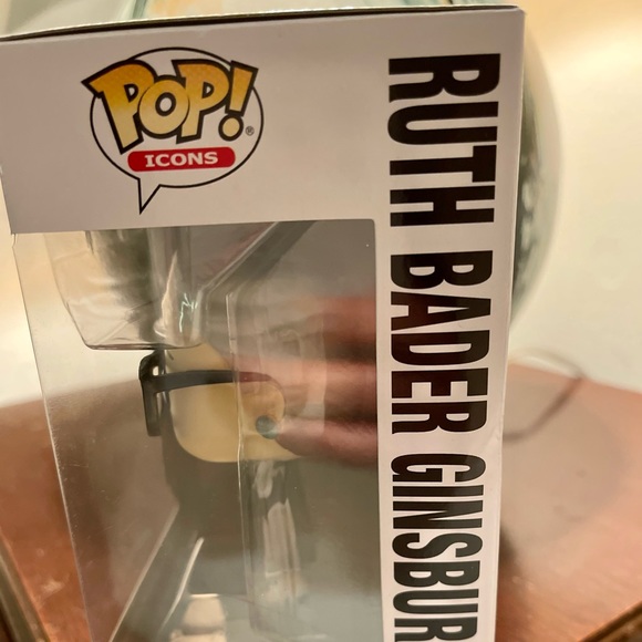 NWT Funko Pop Ruth Bader Ginsberg 45 Vinyl Figure - Picture 2 of 7